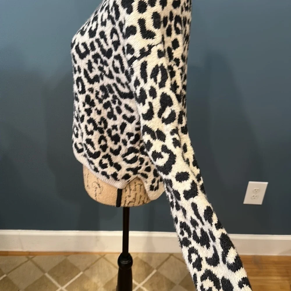 Yes Lola sweater size medium women’s